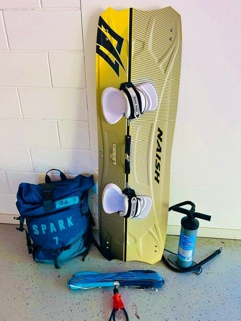 complete kitesurf set, Watersport en Boten, Kitesurfen, Ophalen, Kitesurf-set, Twintip, Zo goed als nieuw