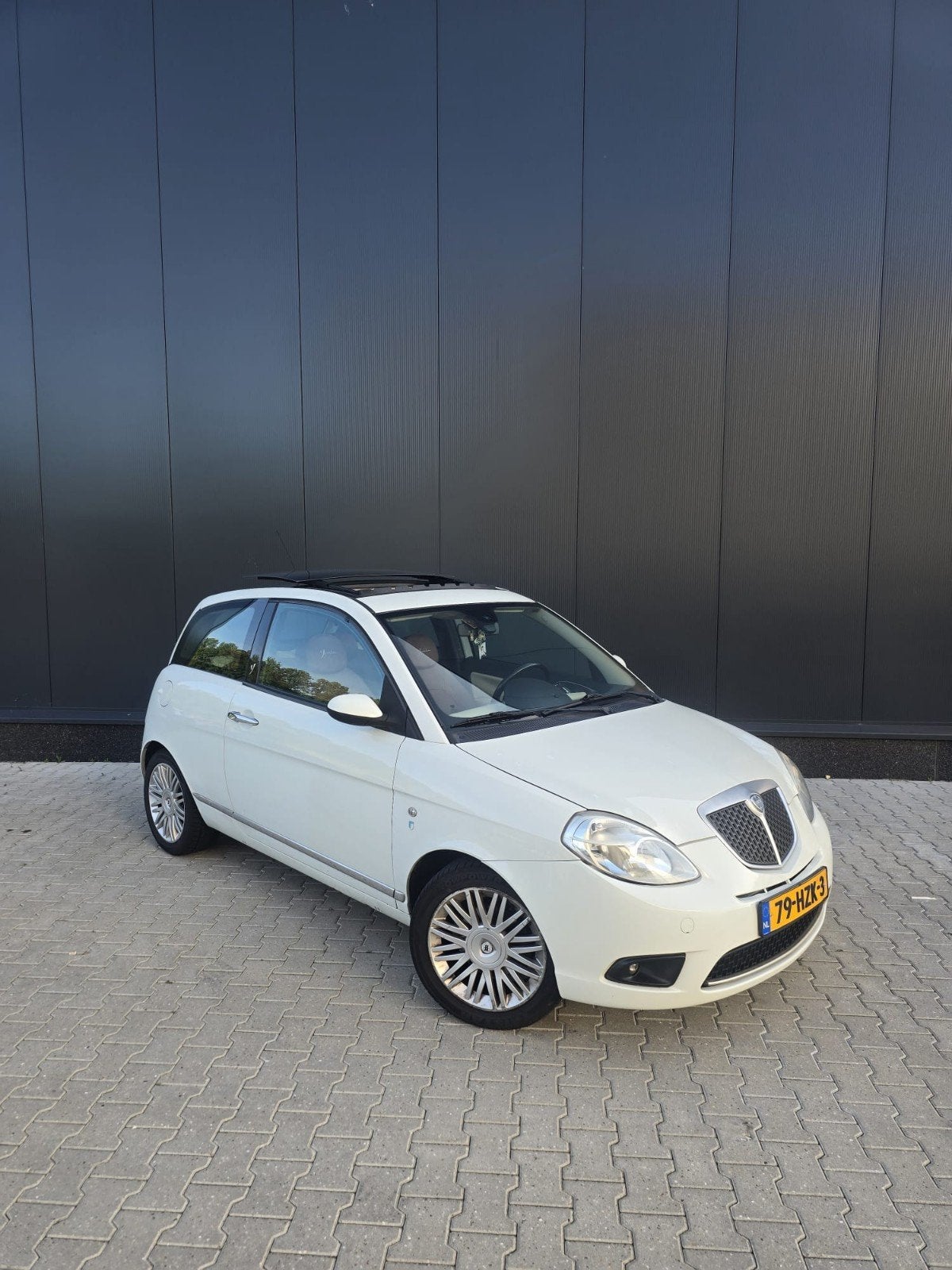 Lancia Ypsilon 1.4 16V 2009 Wit, Voorwielaandrijving, 15 km/l, 40 €/maand, Wit