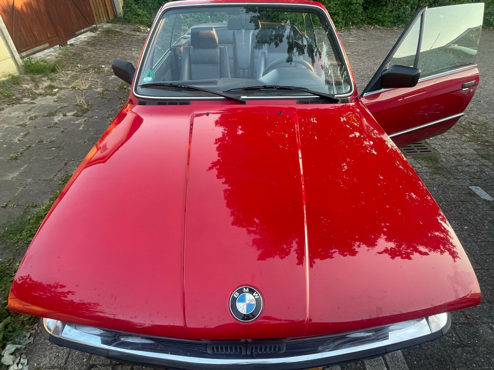 Motorkap BMW E30 rood - Gebruikte staat., Ophalen, Gebruikt, Voor, BMW