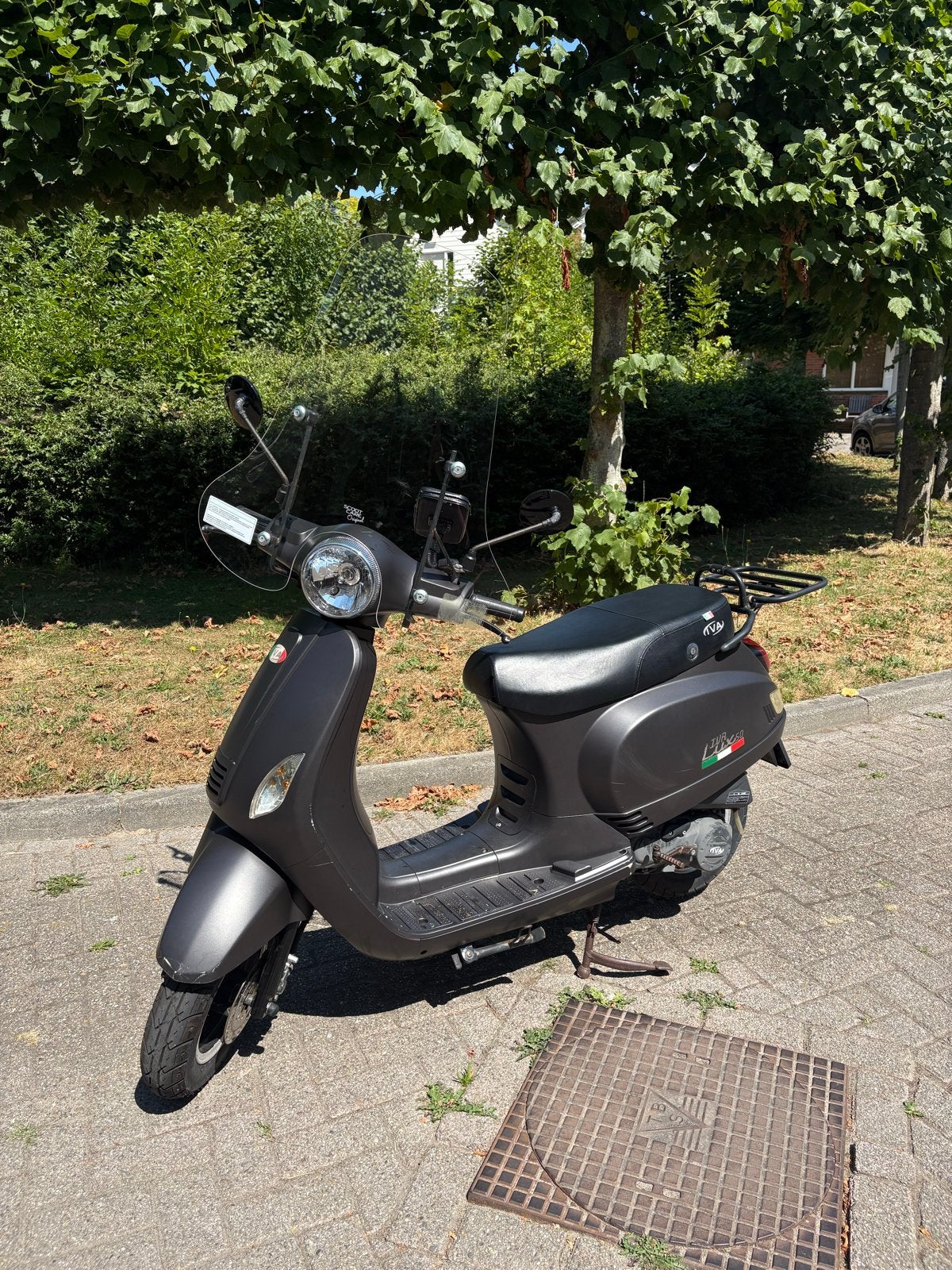 IVA Lux 50 – 25 km/u | 5.223 km | Windscherm + helm, Ophalen, Zo goed als nieuw, Overige typen, Overige merken