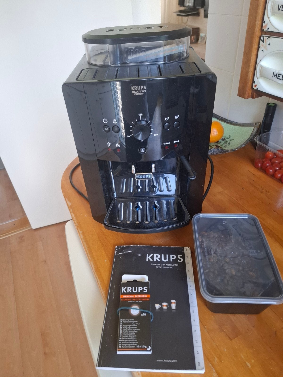 Krups Quattro Force Espresseria Automatic EA81 Koffiemachine, Witgoed en Apparatuur, Gebruikt, Koffiemachine, Koffiebonen, 4 tot 10 kopjes