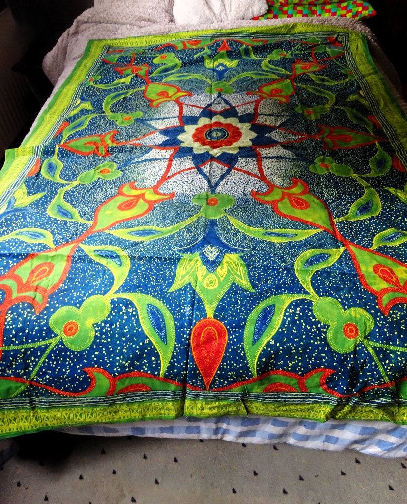 Katoenen doek bloemen mandala omringd met blauw groen rood, Huis en Inrichting, Oosters, Verzenden, Meerkleurig, Zo goed als nieuw