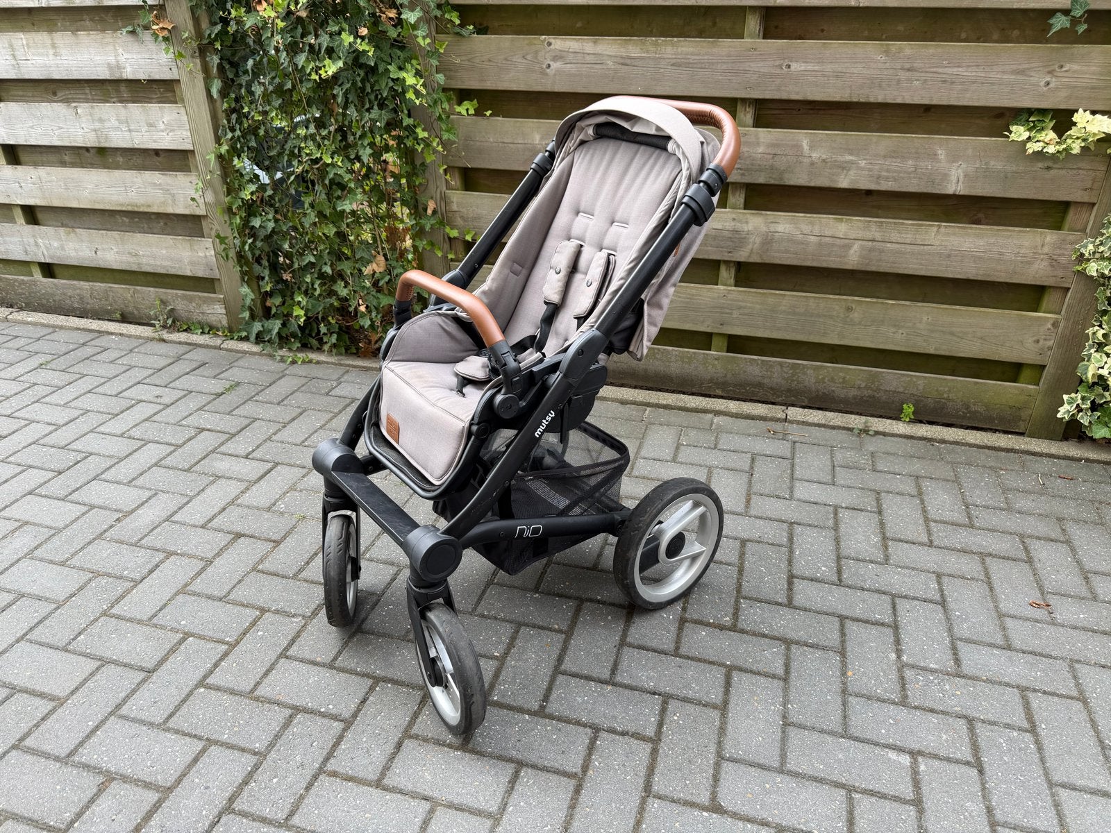 Mutsy Nio Combiwagen met reiswieg en zitje, Kinderen en Baby's, Kinderwagens en Combinaties, Ophalen, Gebruikt, Combiwagen, Met reiswieg