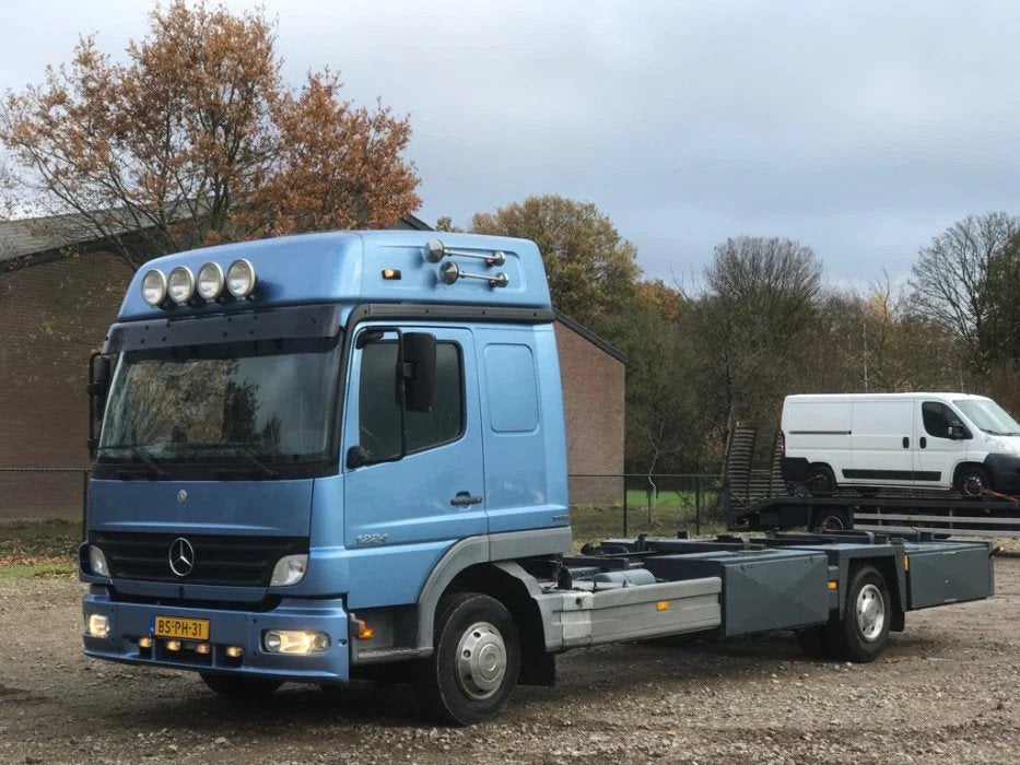 Mercedes-Benz Atego 1224 L euro 4 slaapcabine hoog dak 174.0, 238 pk, Achterwielaandrijving, Zwart, Metallic lak