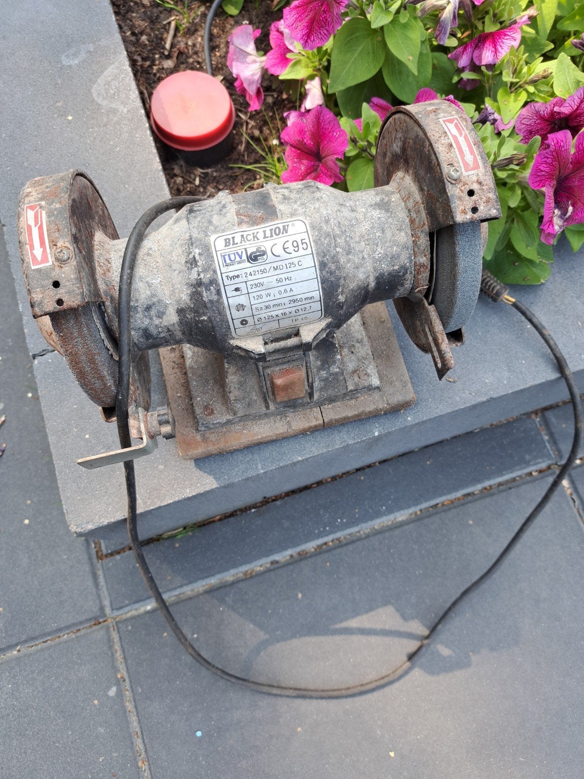 Slijpmachine, Ophalen, Gebruikt, Minder dan 700 watt, Werkbankslijpmachine