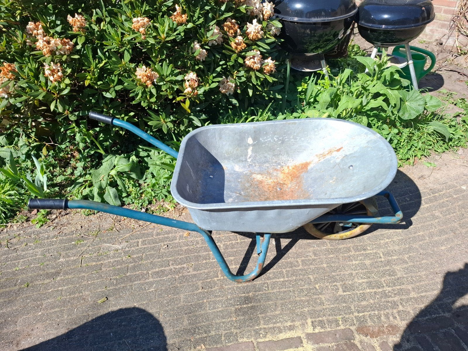 Kruiwagen te huur  stalen bak, lekvrij wiel, Ophalen, Gebruikt, Handmatig, Eenwielig