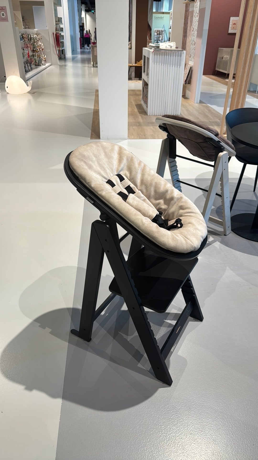 Kidsmill Up! Zwart met Velours Natural Nieuwstaat!, Ophalen, Zo goed als nieuw, Meegroeistoel
