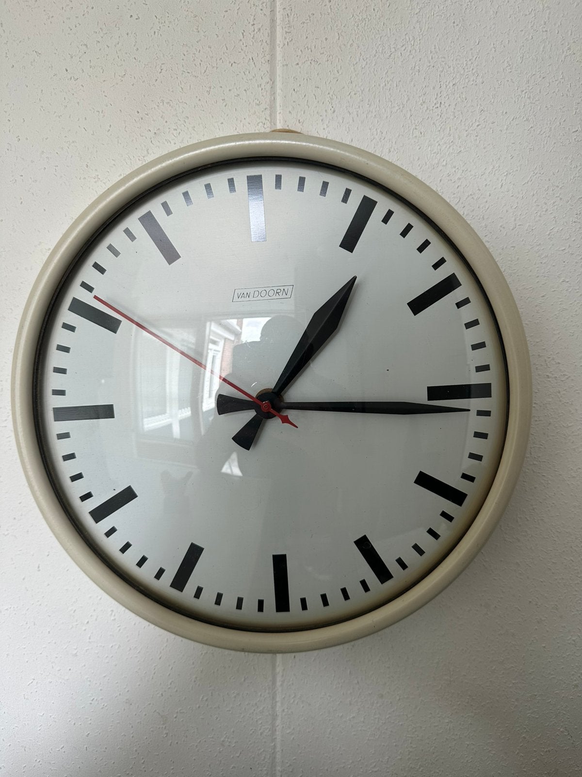 Van Doorn schoolklok, Huis en Inrichting, Woonaccessoires | Klokken, Ophalen of Verzenden, Gebruikt, Wandklok