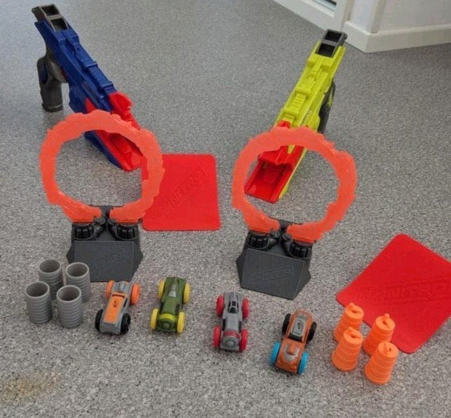 Nerf Nitro Blasters met 4 auto's en accessoires, Kinderen en Baby's, Speelgoed | Speelgoedvoertuigen, Gebruikt, Ophalen of Verzenden