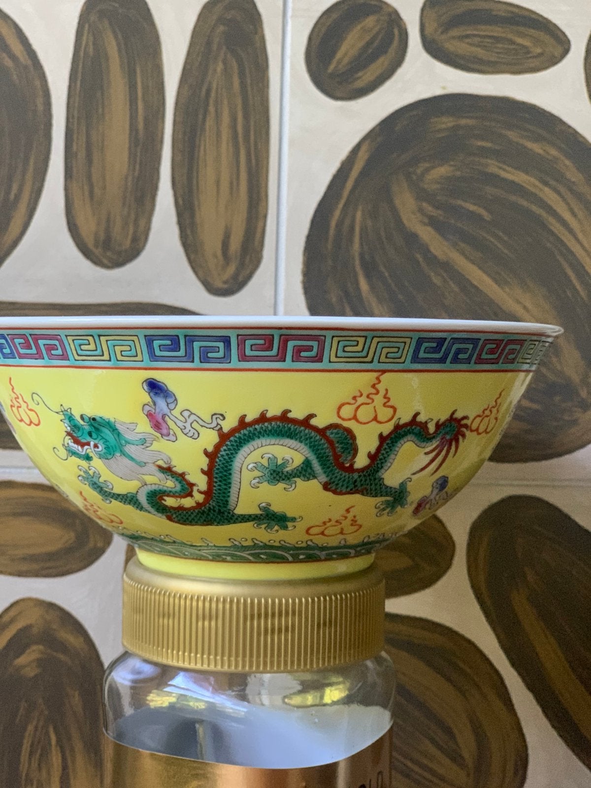 Vintage Chinese Jingdezhen Famille Rose Yellow Dragon Soup, Ophalen of Verzenden, Porselein, Overige stijlen, Kom(men)
