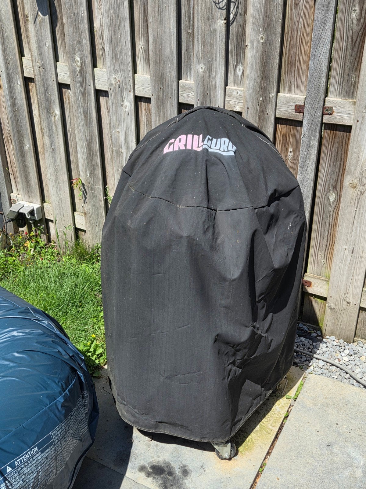 Grill Guru medium Kamado BBQ met accessoires, Tuin en Terras, Houtskoolbarbecues, Gebruikt, Met accessoires, Ophalen