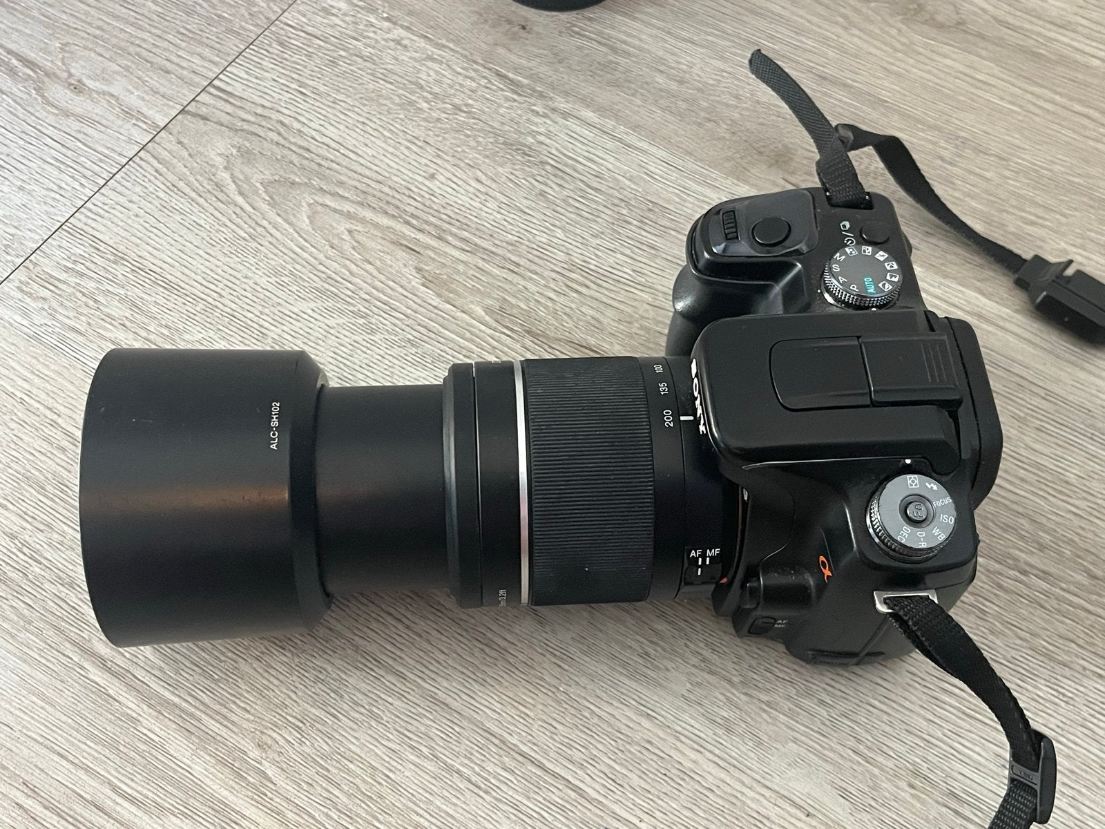 Sony DSLR-A100 met 18-55mm en 55-200mm lenzen, Sony, Autofocus, Ophalen of Verzenden, Zo goed als nieuw