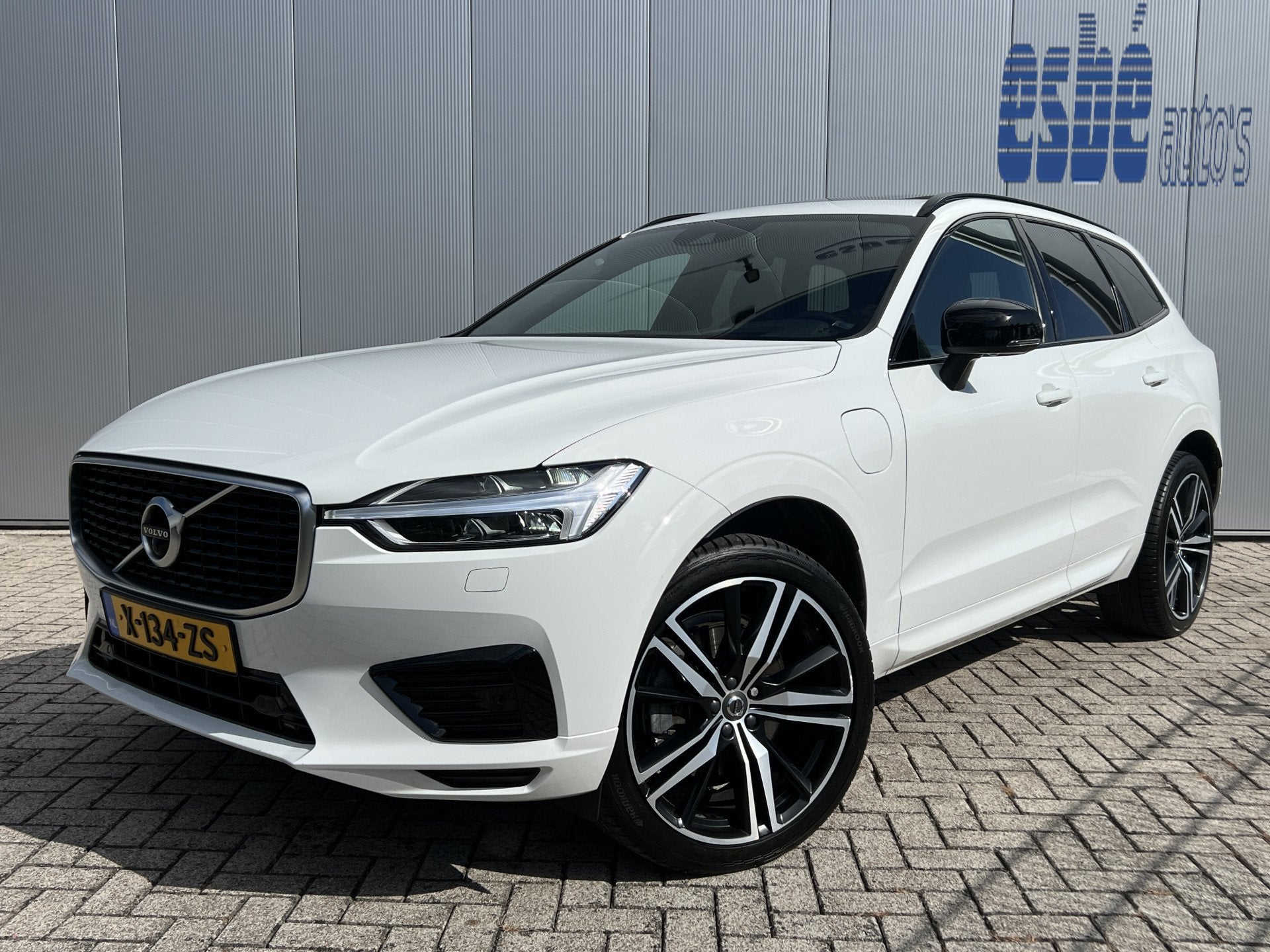Volvo XC60 2.0 T8 392 pk Recharge AWD R-Design Trekhaak Napp, Automaat, Gebruikt, 4 cilinders, Wit