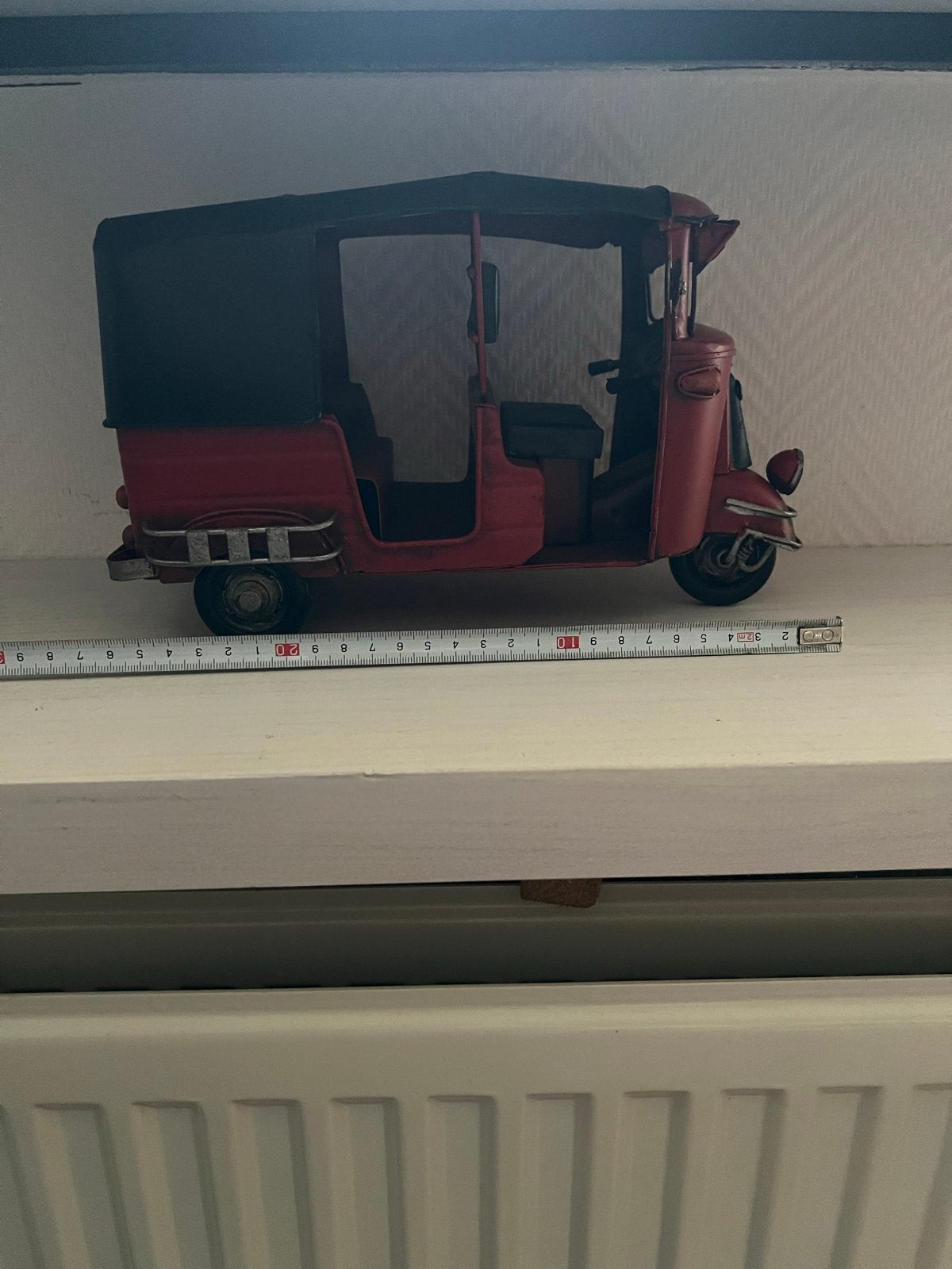 Decoratieve Tuk-Tuk Model - Rood Metaal, Overige merken, 1:50 of kleiner, Overige typen, Ophalen of Verzenden