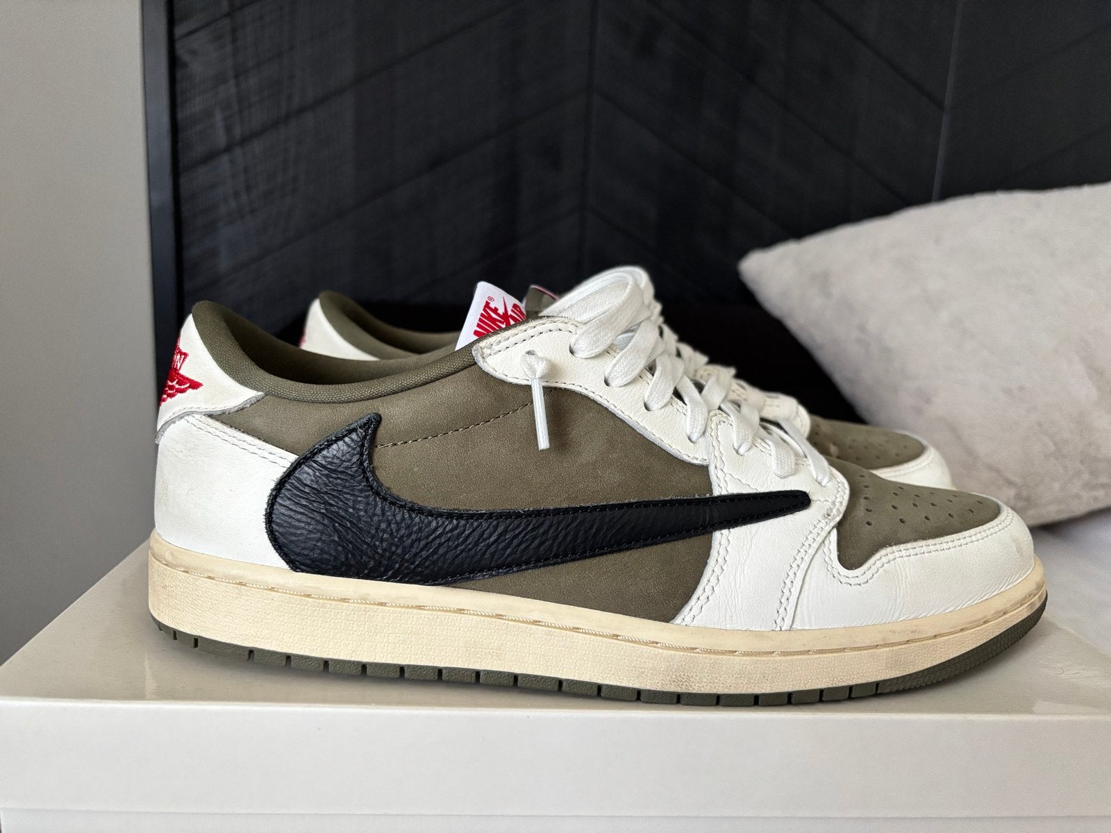 Nike Air Jordan 1 Low OG SP Travis Scott Olive 45,5, Ophalen of Verzenden, Zo goed als nieuw, Overige kleuren, Sneakers of Gympen