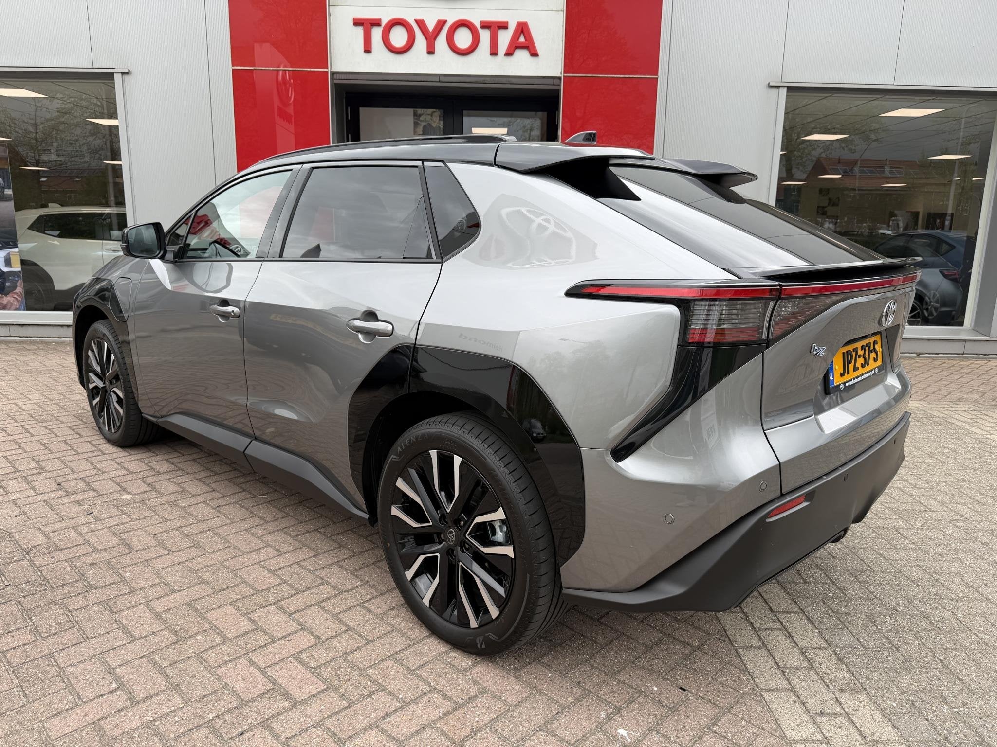 Toyota bZ4X Executive AWD 73 kWh, Gebruikt, Zwart, Adaptive Cruise Control, Origineel Nederlands