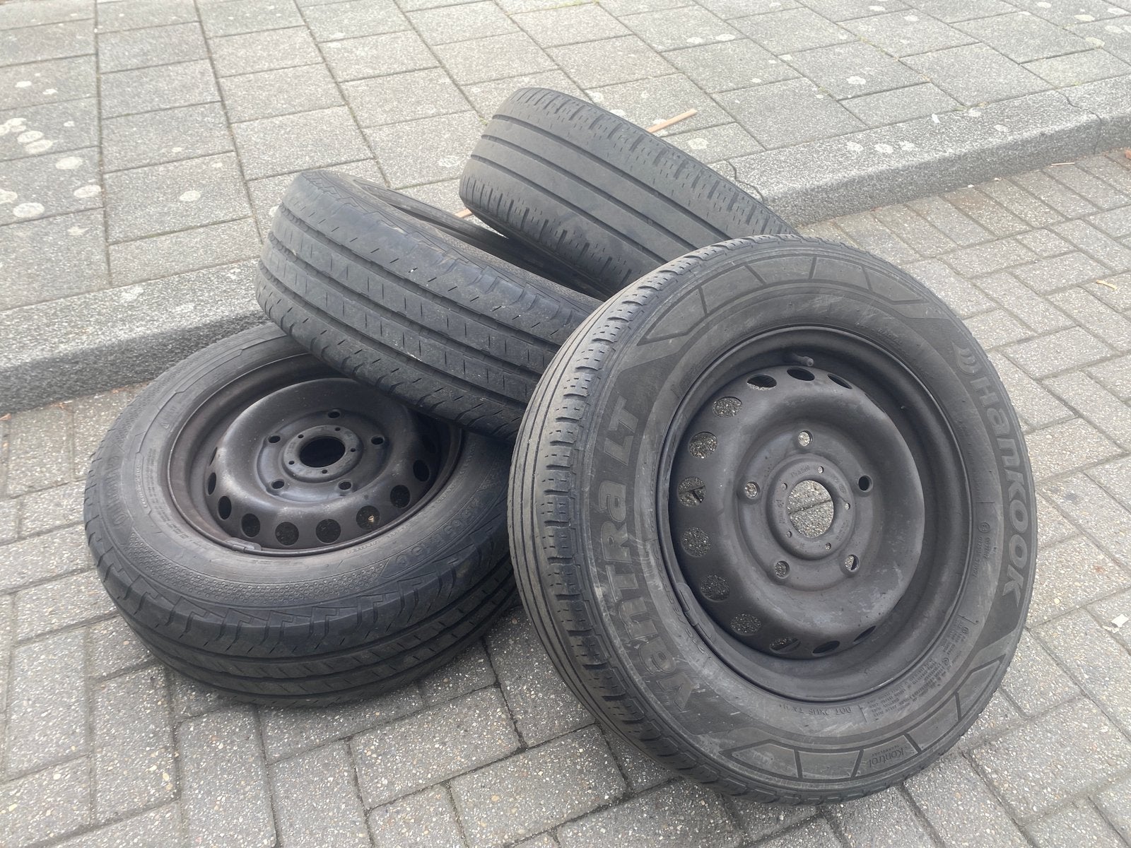 Ford Transit 215/65 R 15 C run flat, 5mm Hankook Continental, Auto-onderdelen, Banden en Velgen, Ophalen, Bestelwagen, 15 inch