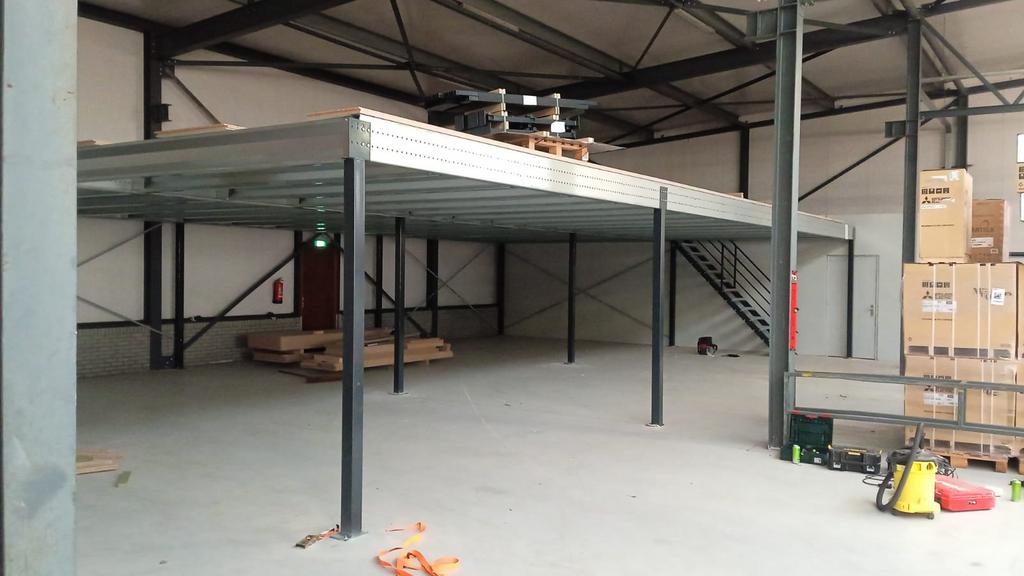 Nieuwe Entresolvloer: 10.000x10.000 100m2 3m hoog., Ophalen of Verzenden