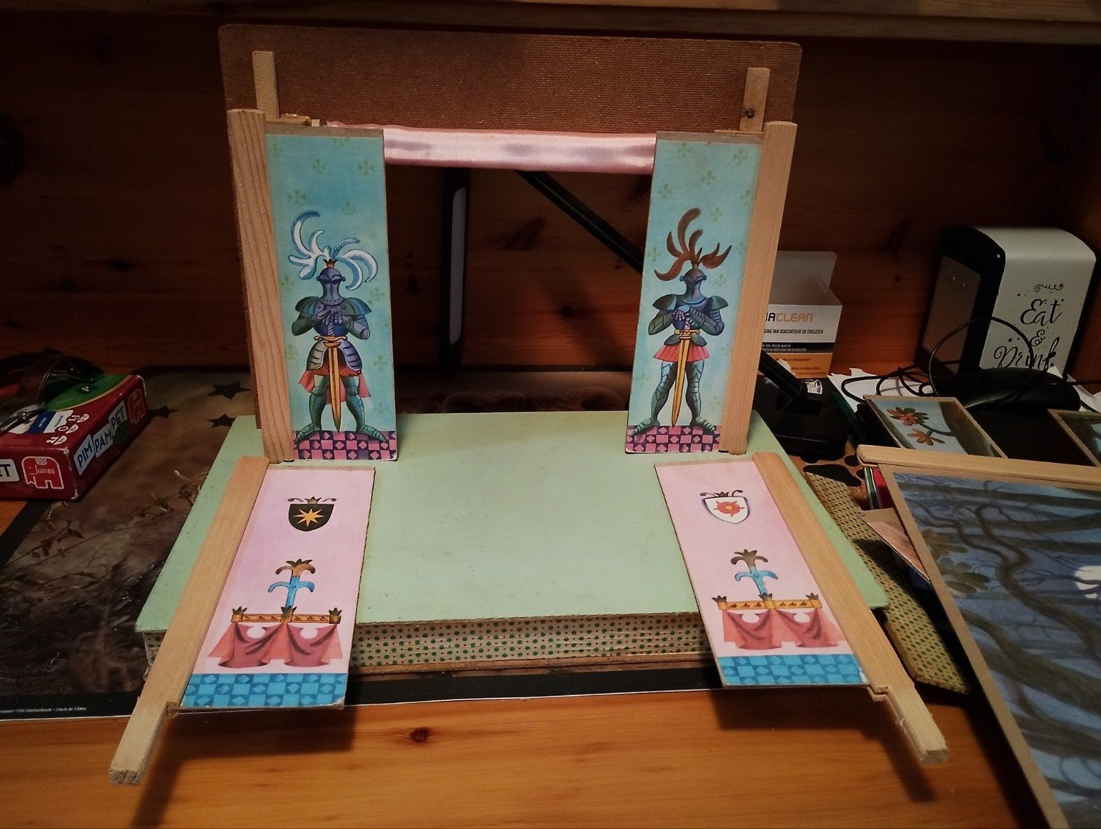 Antiek houten mini theater met verwisselbare decors, Antiek en Kunst, Ophalen of Verzenden