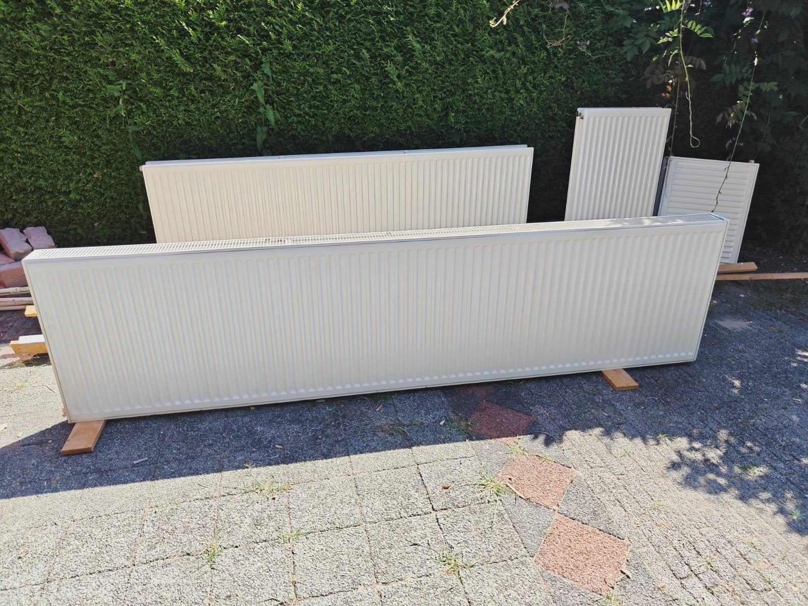 Radiator 2.40m lang x 63cm hoog - Afhalen in Ermelo, Doe-het-zelf en Verbouw, Verwarming en Radiatoren, Gebruikt, Radiator, 30 tot 80 cm