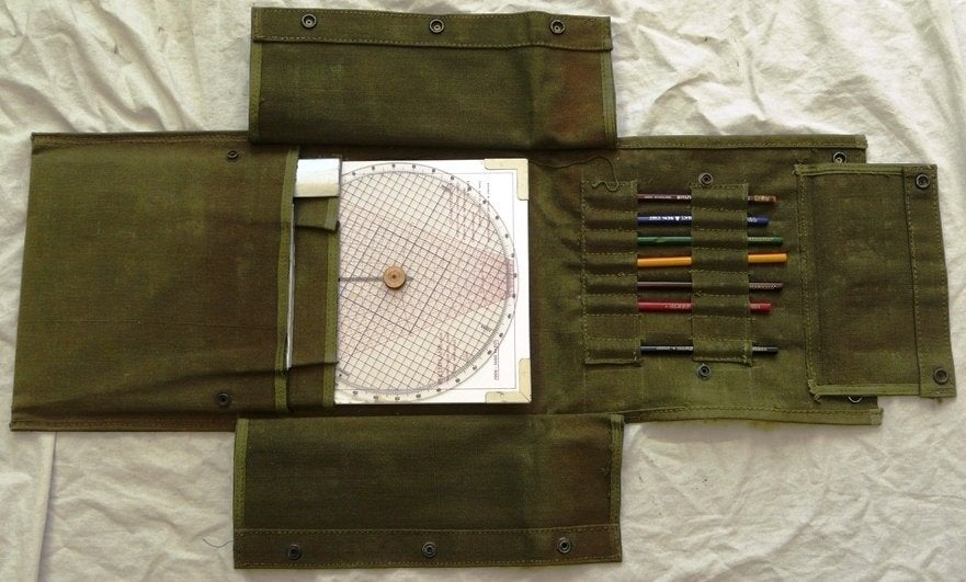 Rekenplank Indirect Vuur Tanks met Foedraal KL, 1950/60s.(3), Ophalen of Verzenden, Landmacht, Nederland, Overige typen