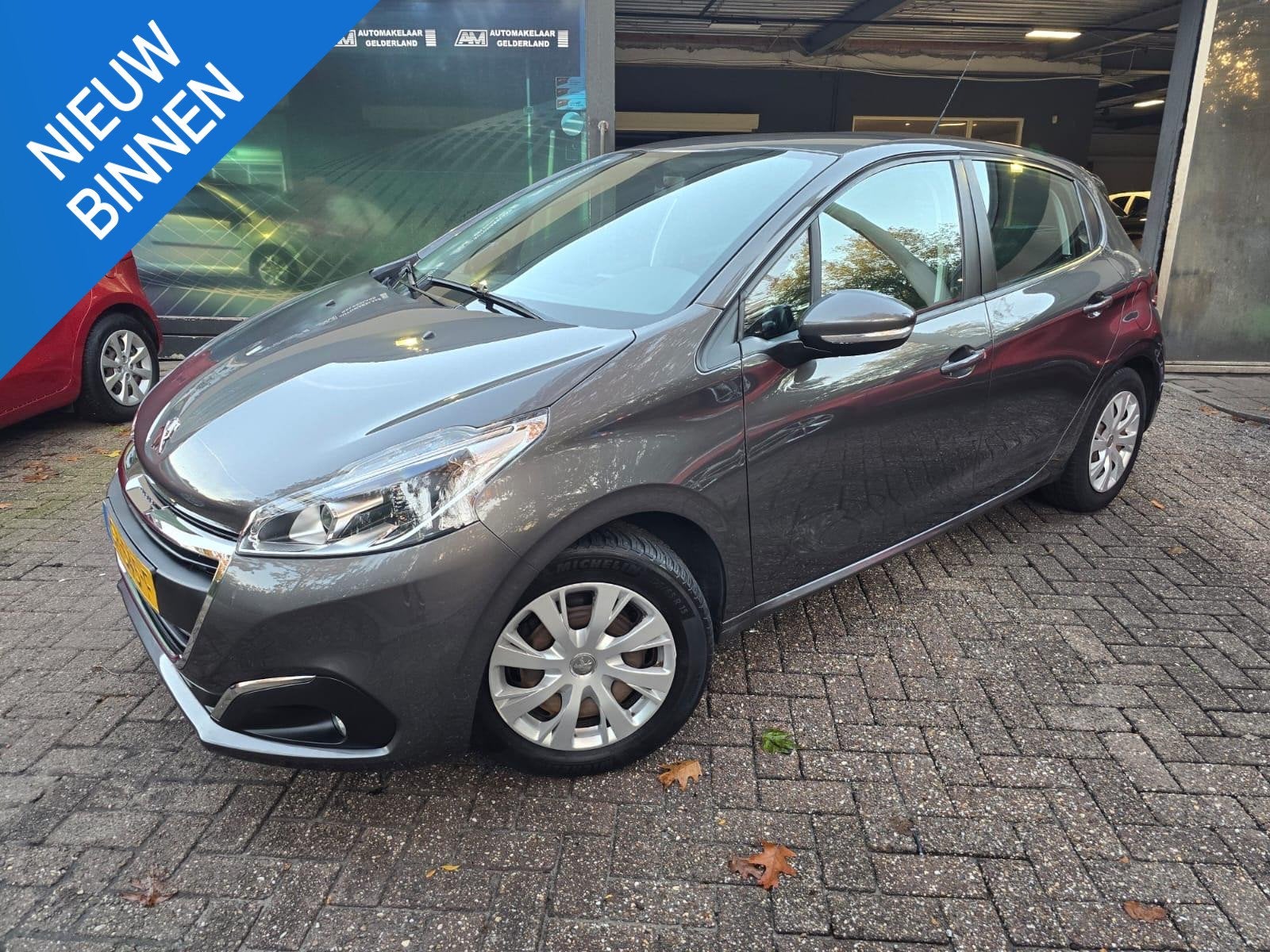 Peugeot 208 1.2 PureTech Blue Lion | 2E EIGENAAR | 3/6 OF 12, Voorwielaandrijving, Dealer onderhouden, Stof, Gebruikt
