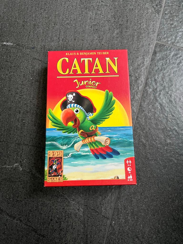 Catan Junior Compact - Avontuurlijk Piratenspel, Hobby en Vrije tijd, Gezelschapsspellen | Kaartspellen, Ophalen of Verzenden