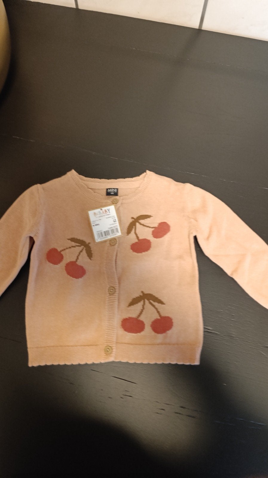 Nieuw Roze Vestje met Kersjes - Maat 68 (4-6 maanden), Nieuw, Ophalen of Verzenden, B-Baby, Truitje of Vestje