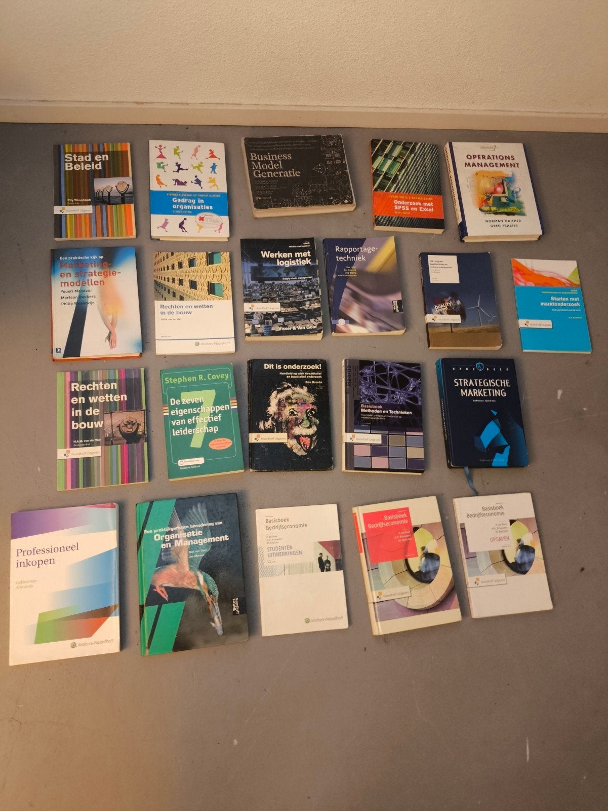 18 studieboeken bedrijfskunde bouw economiie Marketing logis, Ophalen of Verzenden, Beta, Zo goed als nieuw, HBO
