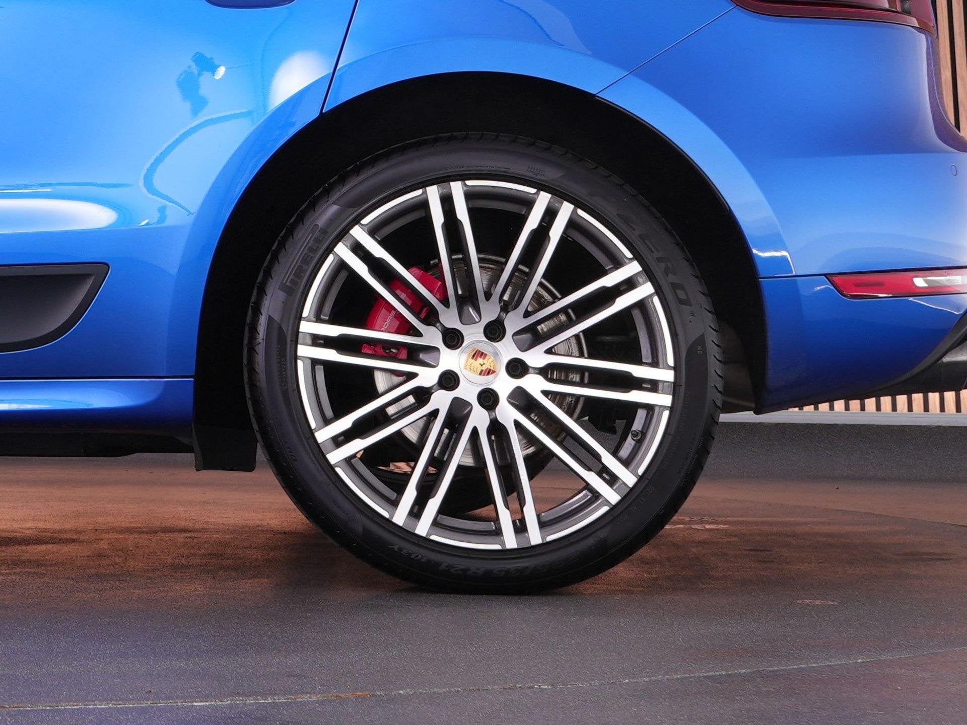 Foto 45 van Porsche Macan 3.0 GTS |panoramadak|luchtvering|PASM|sportuit