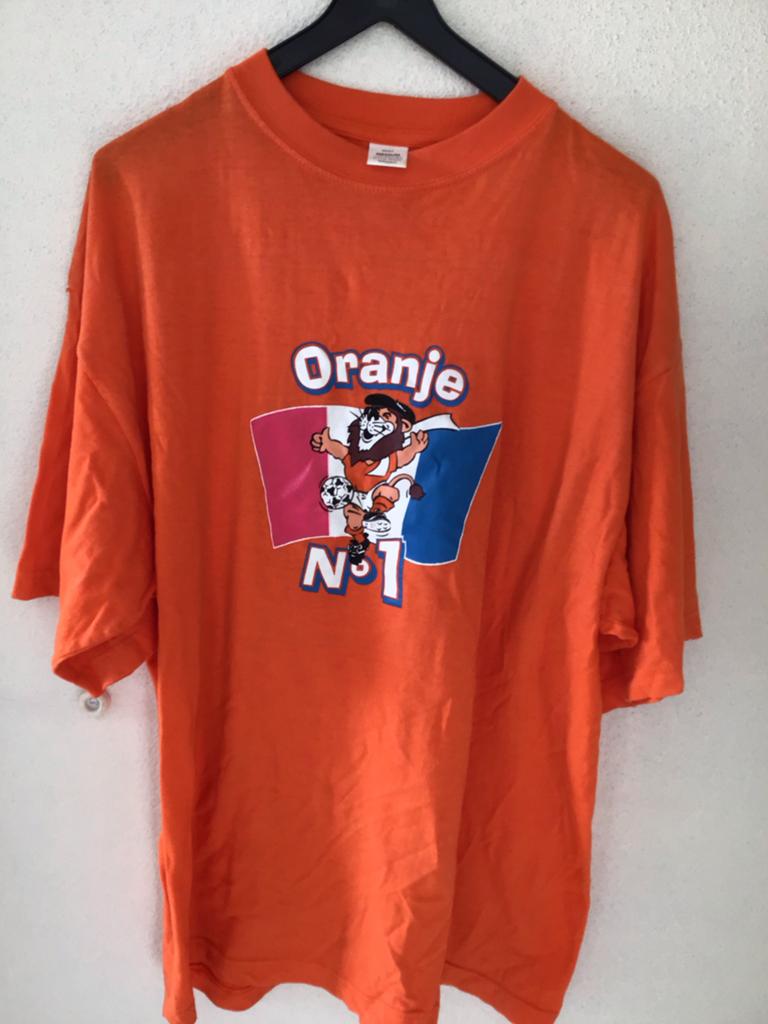 Oranje T-shirt met Leeuw en Vlag - Maat M, Kleding | Dames, T-shirts, Maat 38/40 (M), Oranje, Ophalen of Verzenden, Zo goed als nieuw