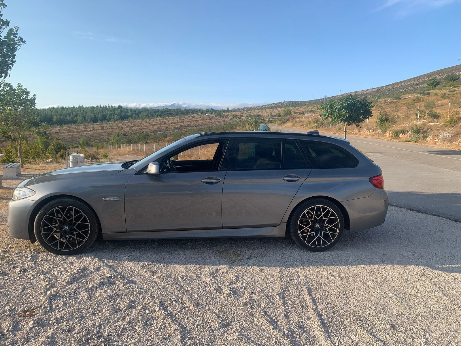 BMW 5-Serie 3.0 530D Touring AUT 2011 Grijs (Export), Auto's, Automaat, 1780 kg, Achterwielaandrijving, 2993 cc