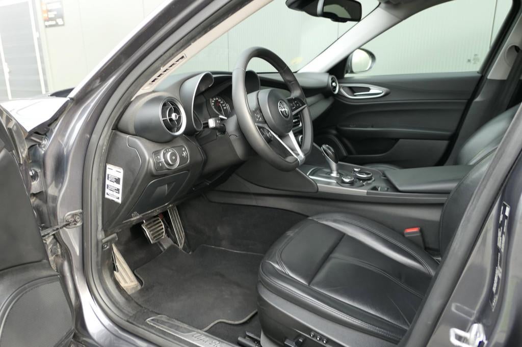 Alfa Romeo Giulia 2.2 Eco Business Super NAP Leder Navi Came, Auto's, Automaat, 745 kg, 4 cilinders, Bedrijf