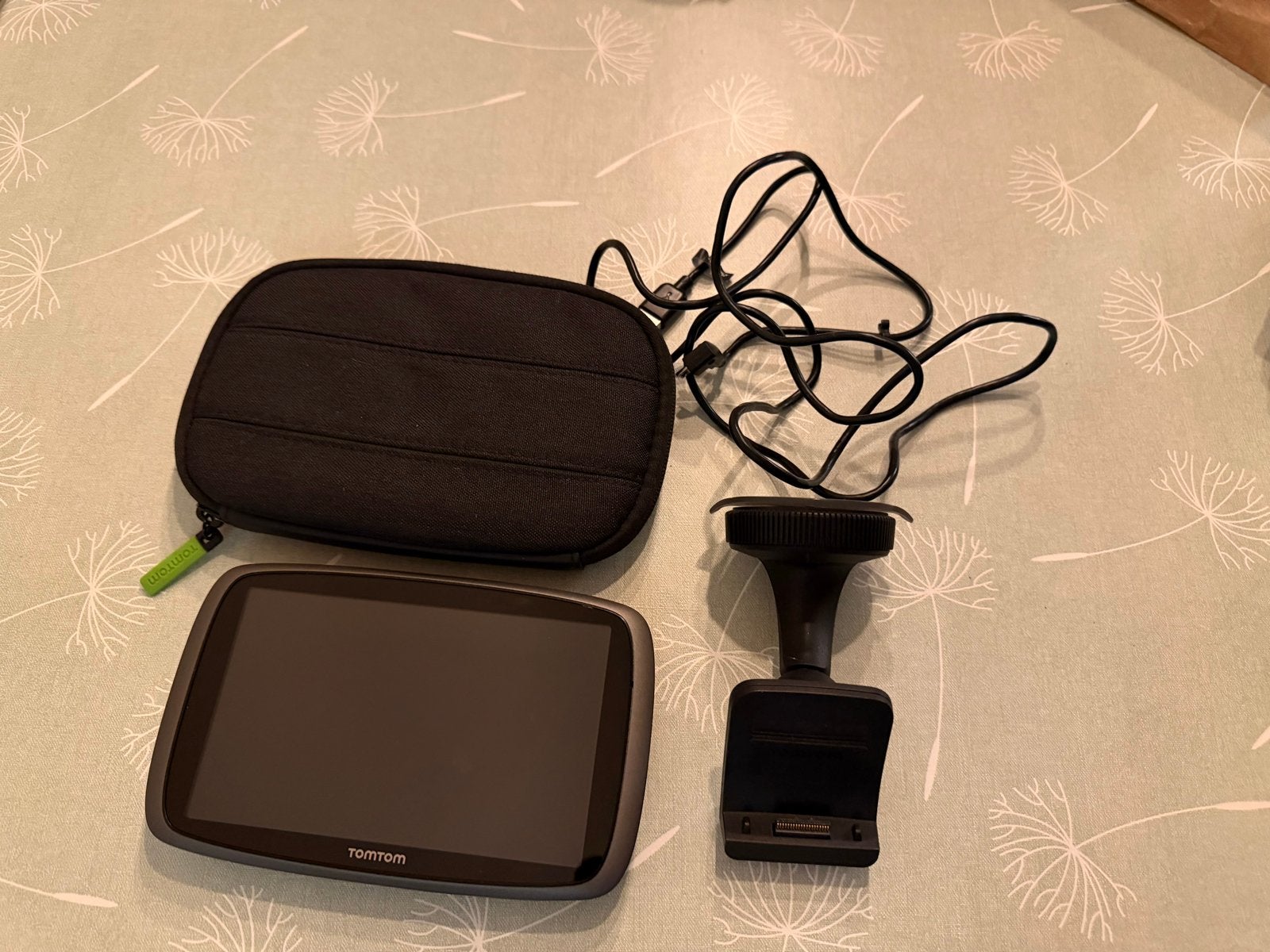 TomTom navigatiesysteem met hoes en houder, Auto diversen, Ophalen of Verzenden, Gebruikt
