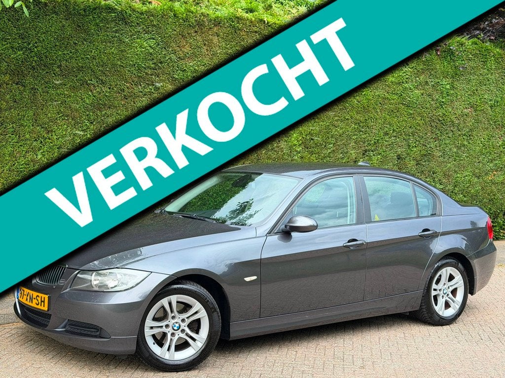 BMW 3-serie 318i RIJDSUPER/NAVI/NLAUTO!/CRUISE/PDC/6BAK/APK, Auto's, BMW, 4 cilinders, 129 pk, Handgeschakeld, Grijs