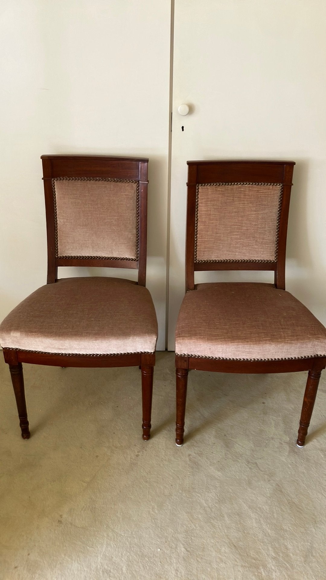 Twee stevige mahoniehouten stoelen, Ophalen