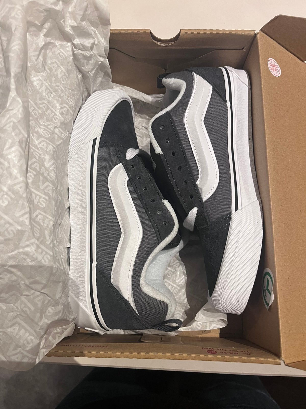 Vans KNU SCOOL nieuw in doos 38,5 donkergrijs, Ophalen of Verzenden, Nieuw, Overige kleuren