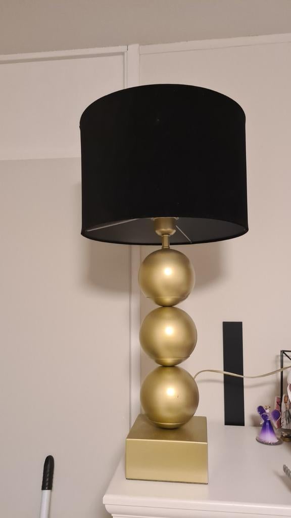 Set van 2 gouden tafellampen met zwarte kap, Huis en Inrichting, Lampen | Tafellampen, Zo goed als nieuw, Metaal, Ophalen of Verzenden