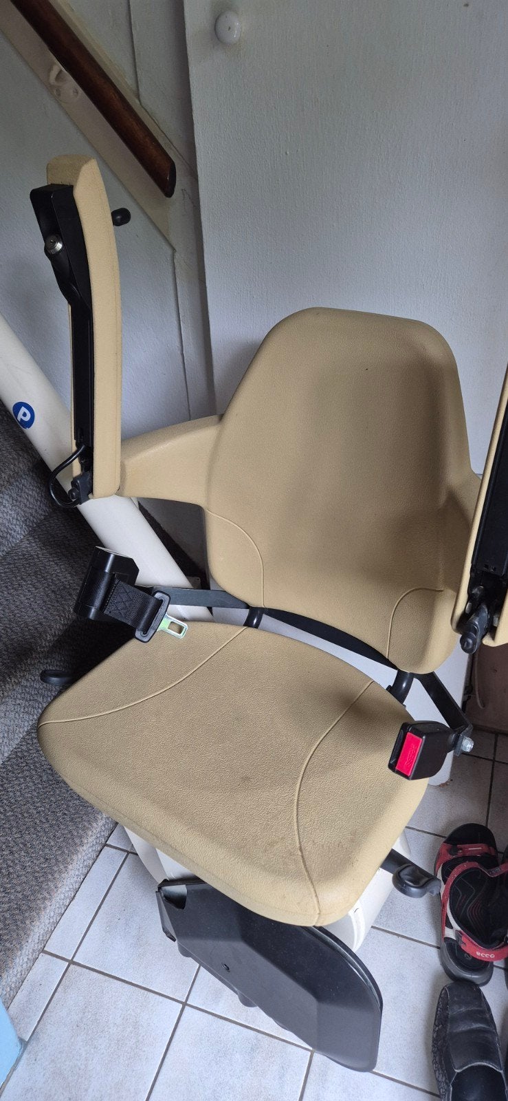 t.k. traplift handicare, Diversen, Trapliften, Ophalen, Zo goed als nieuw, Met bocht