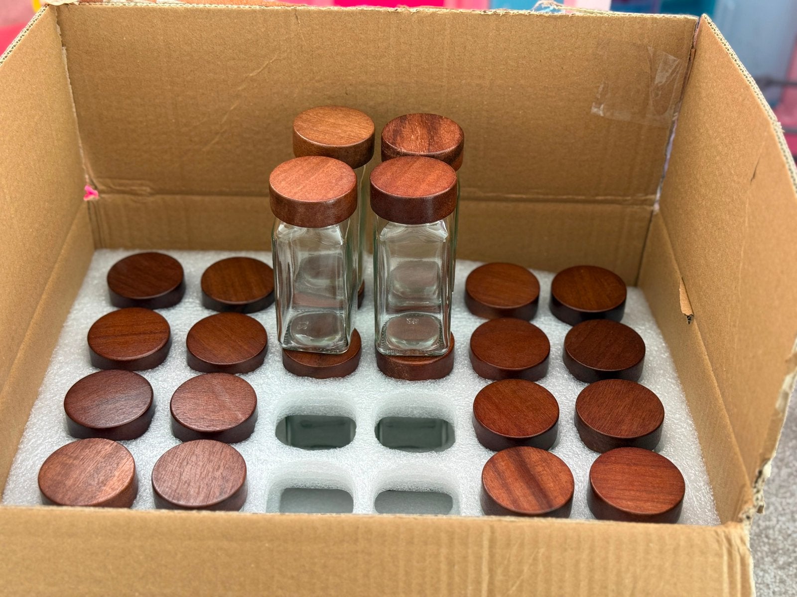 24 Glass Spice Jars Set with Wooden Lids, – Brand New, Diversen, Levensmiddelen, Ophalen of Verzenden