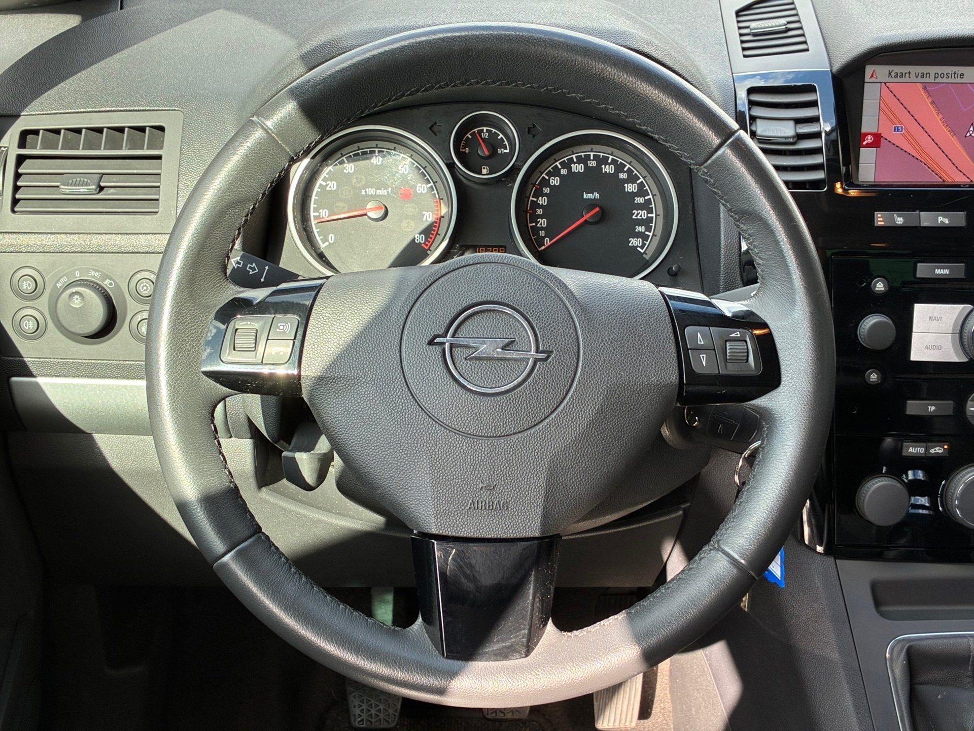 Opel Zafira 1.8 Cosmo|1e Eigenaar|Navigatie|CruiseControl|Cl, Auto's, Voorwielaandrijving, Gebruikt, 4 cilinders, Zwart