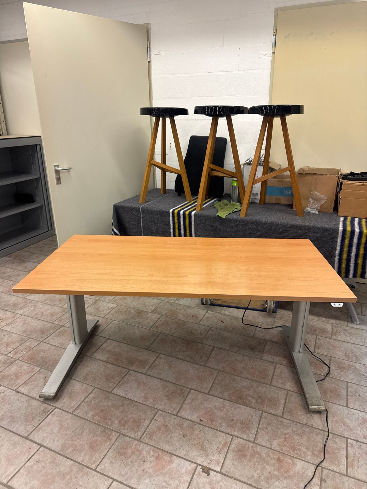In hoogte verstelbaar bureau 160x80  - Zit-sta bureau, Ophalen, Gebruikt, Hout, Kontakt@actiforce.com