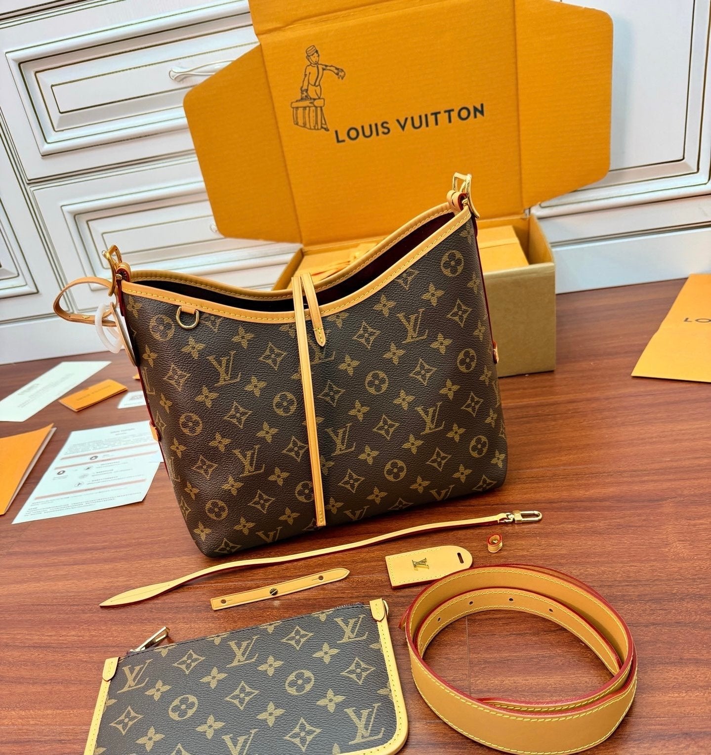 Louis Vuitton Schoudertasje - Nieuw, Ophalen of Verzenden, Zo goed als nieuw, Bruin, Schoudertasje