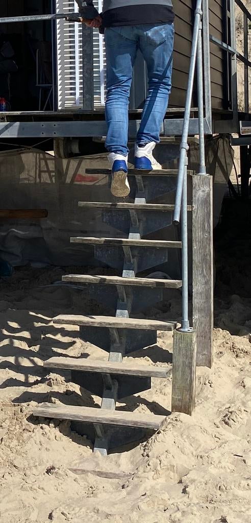 Verzinkt stalen trap met 12 zwevende treden 220cm hoogte, Ophalen, Gebruikt, 2 tot 4 meter