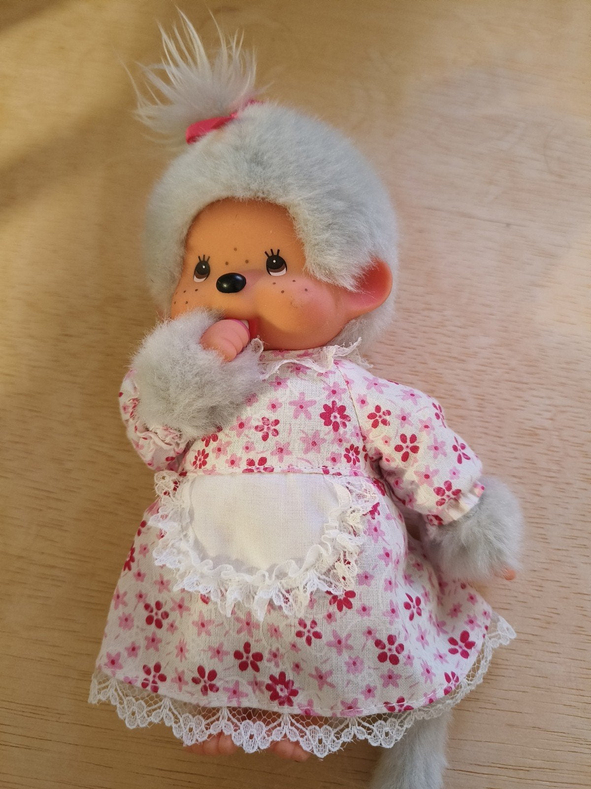 Vintage Monchhichi popje in bloemetjesjurk, Ophalen of Verzenden, Gebruikt, Overige typen