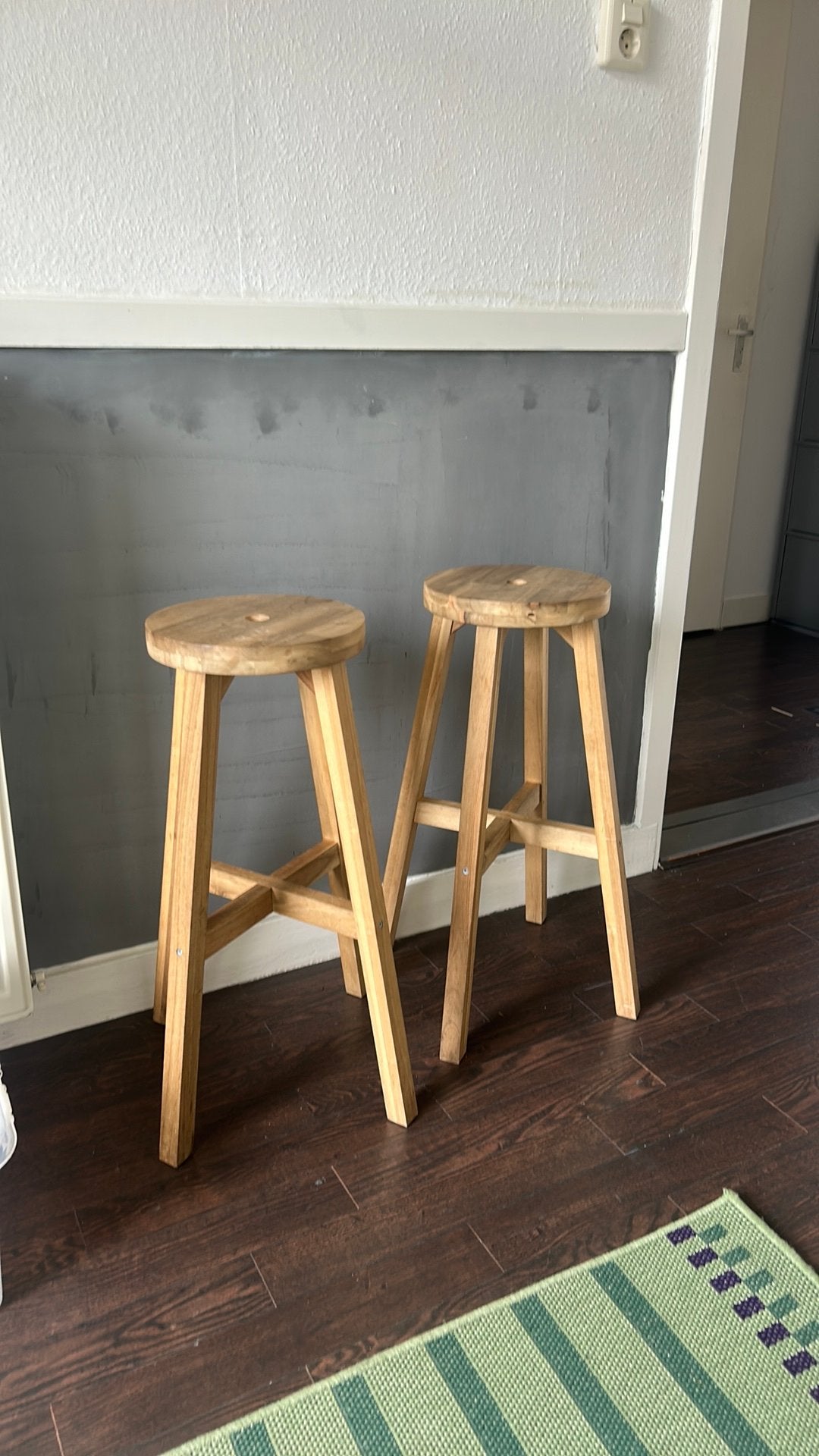 Wooden bar chairs / hoge houten bar stoelen, Ophalen, Zo goed als nieuw, 60 tot 90 cm