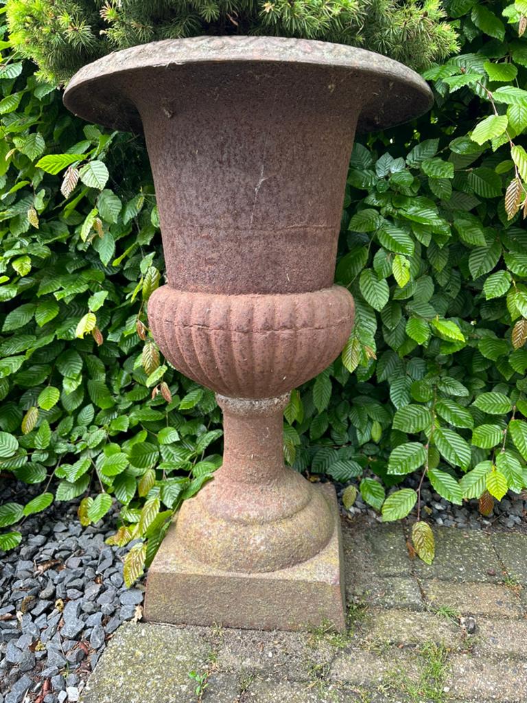 Tuinvaas gietijzer 68cm hoog, Ophalen
