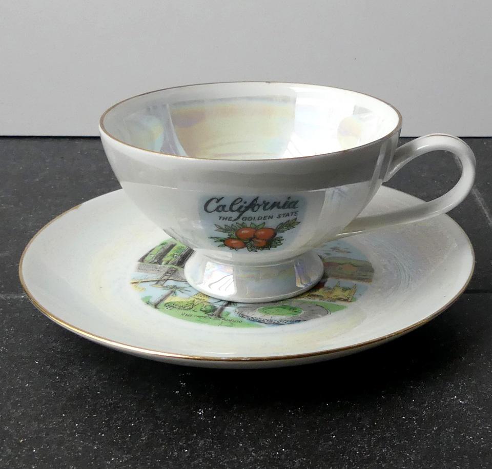 California USA vintage kop en schotel servies parelmoer, Huis en Inrichting, Keuken | Servies, Gebruikt, Kop(pen) en/of Schotel(s)