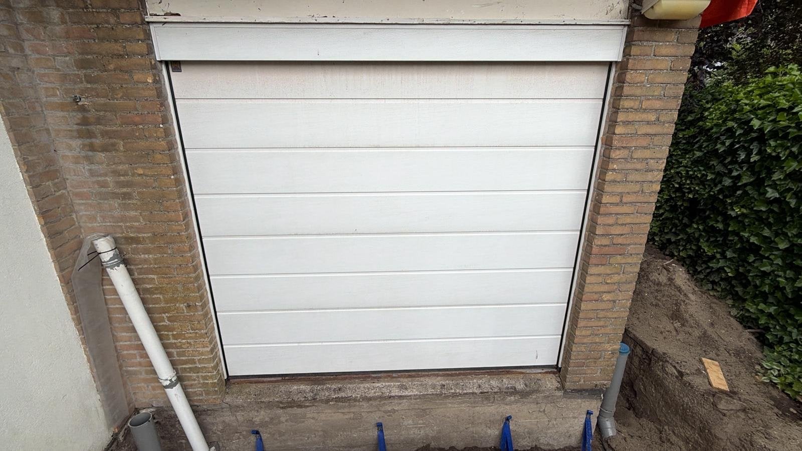 Elektrisch bedienbare garagedeur - Wit, compleet, Ophalen, Gebruikt, 120 cm of meer, Garagedeur