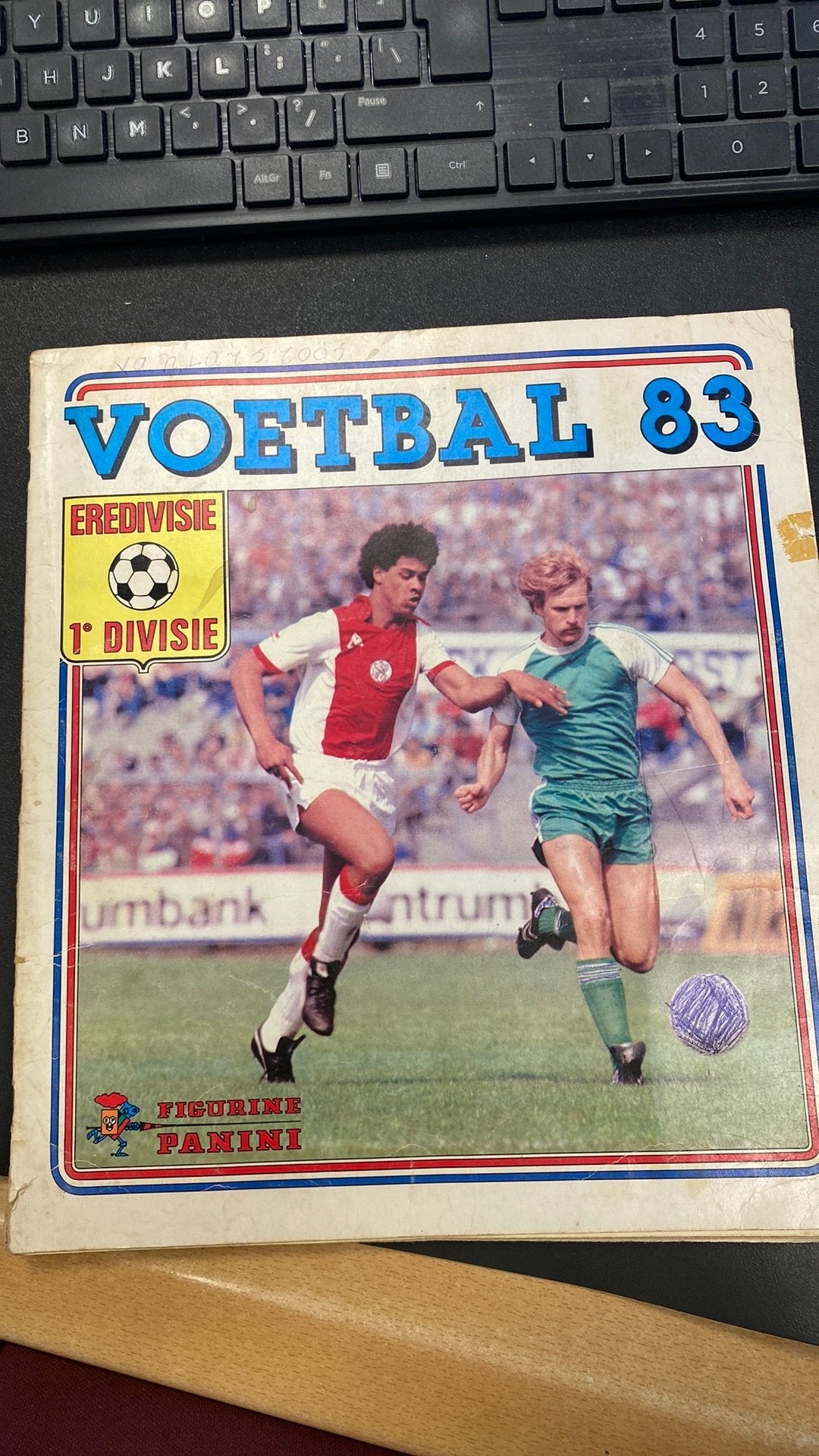 Voetbal 83 eredivisie eerste divisie, Verzamelen, Ophalen of Verzenden, Gebruikt, Overige binnenlandse clubs, Poster, Plaatje of Sticker